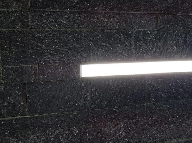 LED profils gaismas joslām LIPROTEC-LL ir izgatavots no augstas kvalitātes anodēta alumīnija, dažādu Schlüter®-LIPROTEC-ES LED gaismas joslu montāžai.